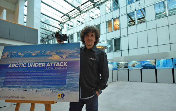Luca Bracali - Mostra fotografica "Artic Under Attack" al Parlamento Europeo di Bruxelles