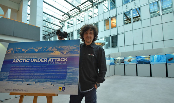 Luca Bracali - Mostra fotografica "Artic Under Attack" al Parlamento Europeo di Bruxelles