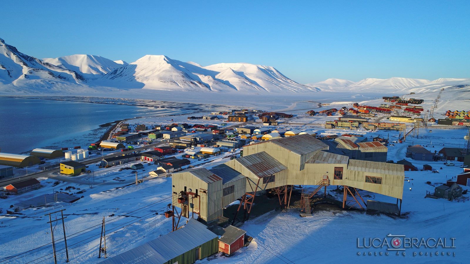 svalbard_village_2018